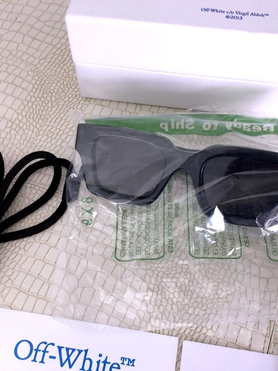Virgil Sunglasses Bold Square & Classic Box, Case, Cloth, Blooklet, Tags, (UPC) main image 5